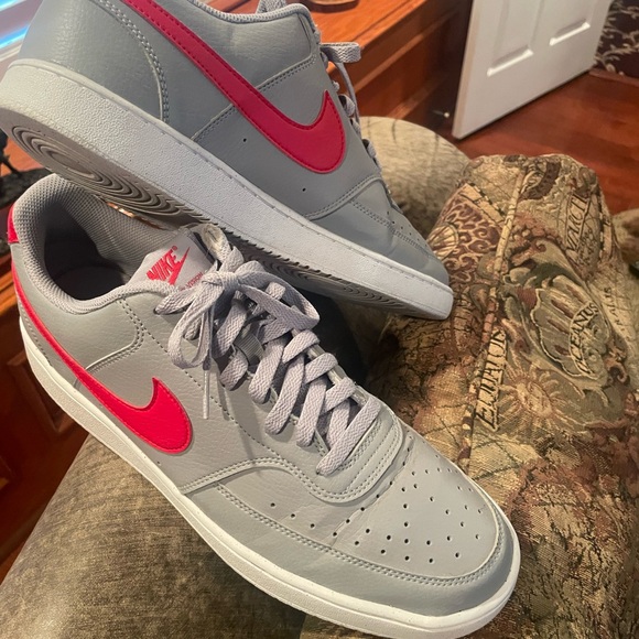 sneakers - Picture 2 of 3